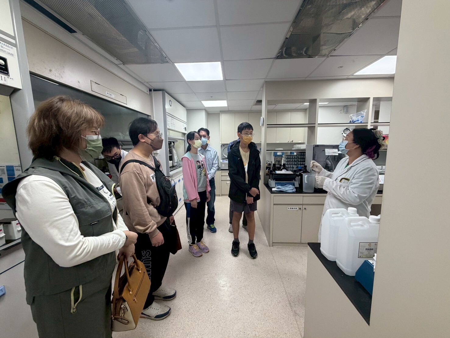 115.1.26115「未來醫學探險家」親子冬令營-探索醫檢職場秘境