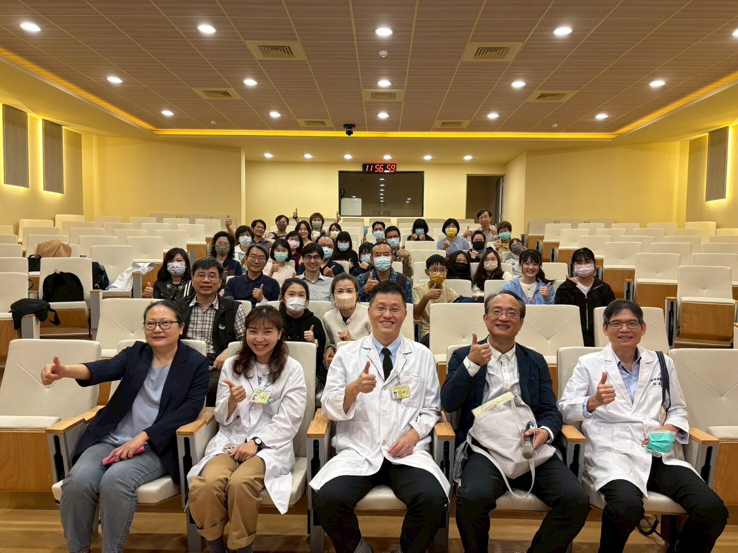 115.1.26115「未來醫學探險家」親子冬令營-探索醫檢職場秘境